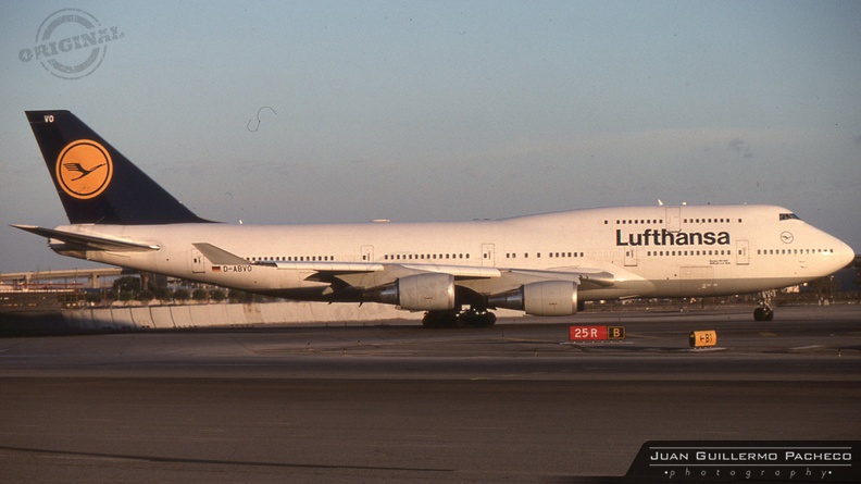 ► Model: Boeing 747-430
► Airline: Lufthansa (Germany)
► Reg: D-ABVO
► MSN: 28086
► Source: Slide Collection ®️ (Juan Guillermo Pacheco)
► contacto@bibliotransportes.cl D-AVBO.jpg